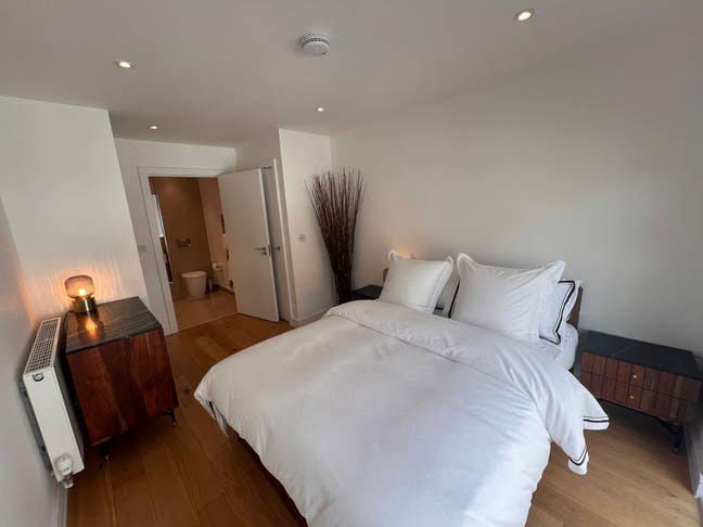 New-Double bedroom/Ensuite-Clapham Common Main Photo