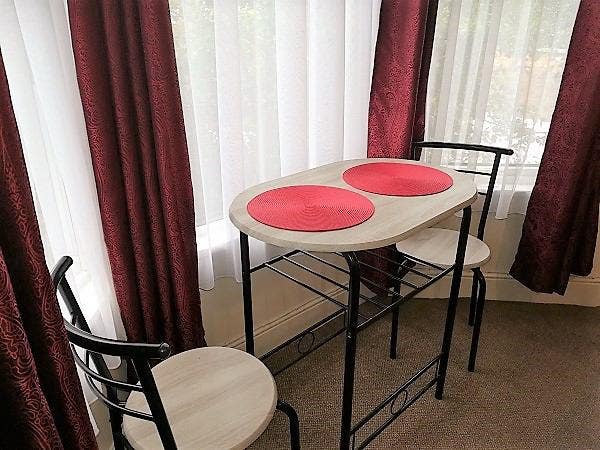 SERVICED Studios close to college, also for couple Main Photo