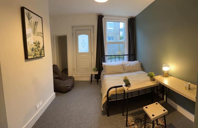 Double Room in 2 Bedroom Flat Share-Bills Incl Main Photo