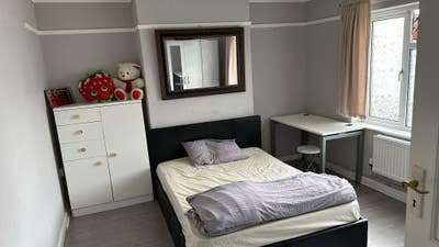 Double Bedroom Next to Asda Main Photo