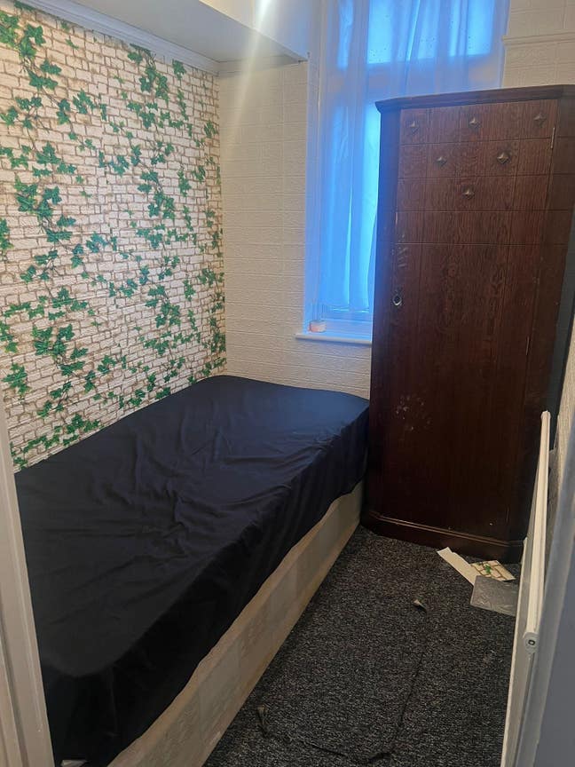 Box room fully renovated for single  Main Photo