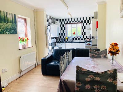 Standard Double bedroom &pound;650  including all Bills  Main Photo