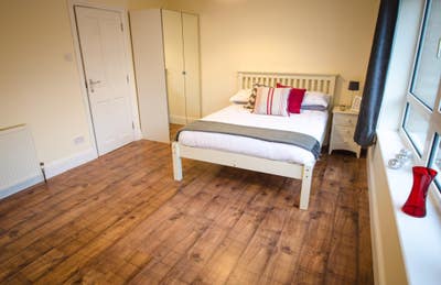 Amazing XLarge Double 10min walk to Town & Station Main Photo