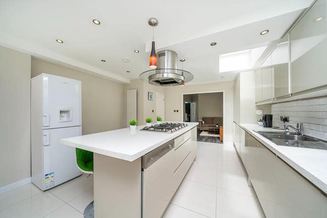 1 Luxury Double Bedroom available -Stratford 19min Main Photo