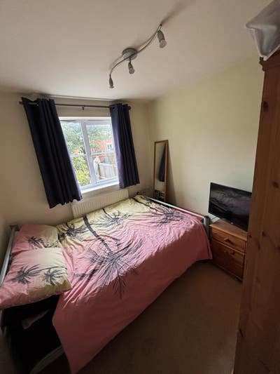 Double room to rent in Staines - newly renovated! Main Photo