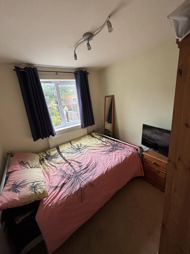 Double room to rent in Staines - newly renovated! Main Photo