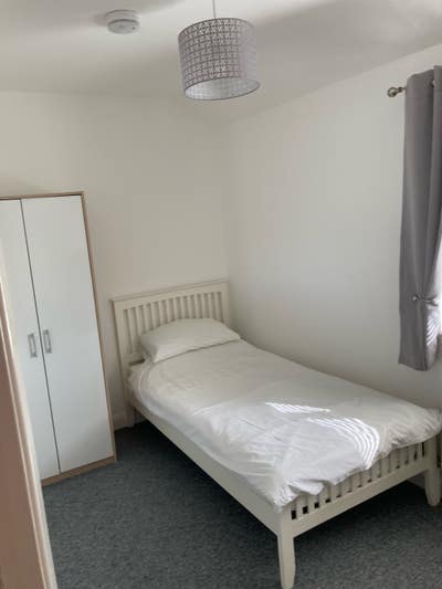 Single room available in NR1 Main Photo