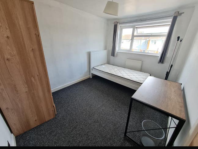 4 Double  bedrooms  for  rent  . Main Photo