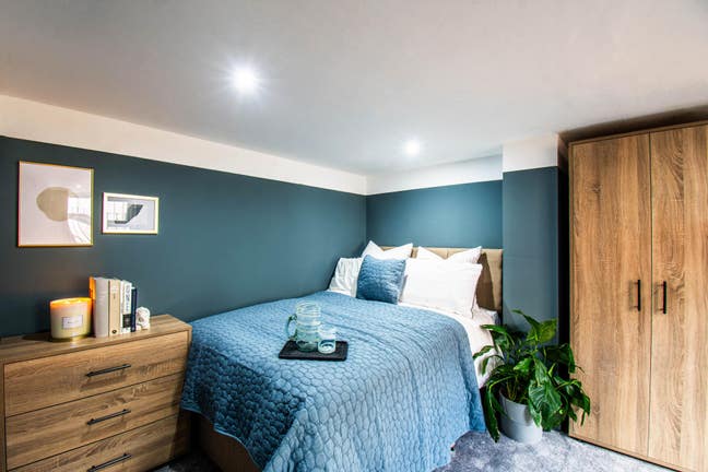 Stunning Double Bedroom with En-suite  Main Photo