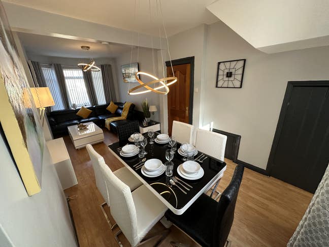 Beautiful Furnished Townhouse in North Belfast Main Photo