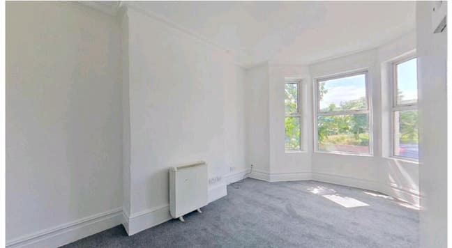 Big Studio flat right next to Chatham Station  Main Photo