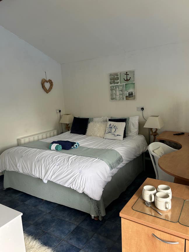 Own room and shower with shared facilities  Main Photo