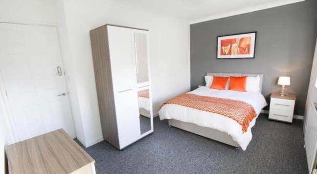 Luxury Rooms! No Deposit! Main Photo