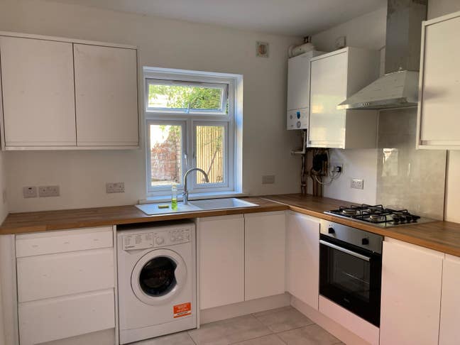 Furnished Double bedroom Available Now  Main Photo