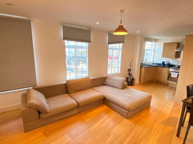 Stunning 2 Bedroom Flat to Rent in Stockwell  Main Photo