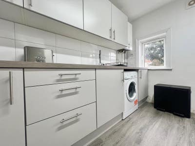 2 bedroom House with Garden in SE18 Main Photo