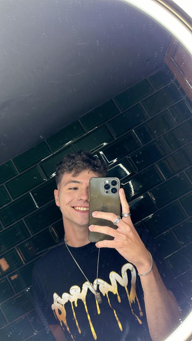 Enzo! Looking for double room :) Main Photo