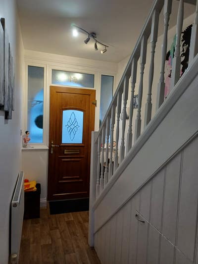 Small single room in a family home  Main Photo