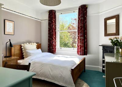 Quiet Sunny Double Room with Beautiful Bathroom Main Photo