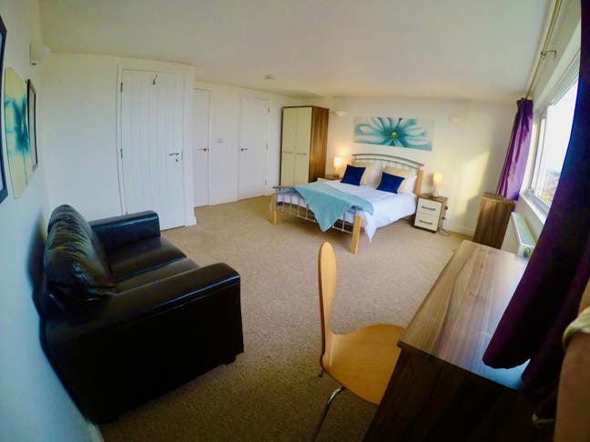 Beautiful penthouse suite in a professional house Main Photo