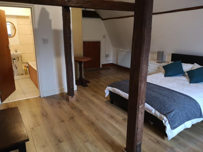HUGE Ensuite room - All bills included  Main Photo