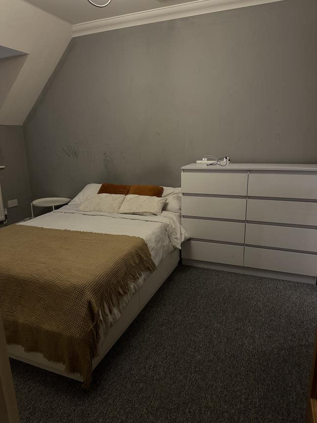  Ensuite  Double  Room  (female  preferred)
 Main Photo