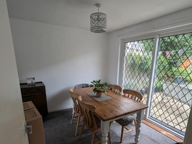 Cosy Home in Leafy Suburb Main Photo