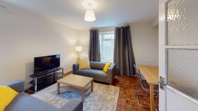 Beautiful Cozy Double Room on Motspur Park Main Photo