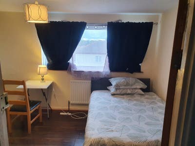 &pound;405 single but king size bed Main Photo