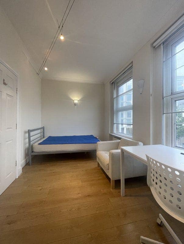 Large Double Bedroom available in a 2 Bedroom Flat Main Photo