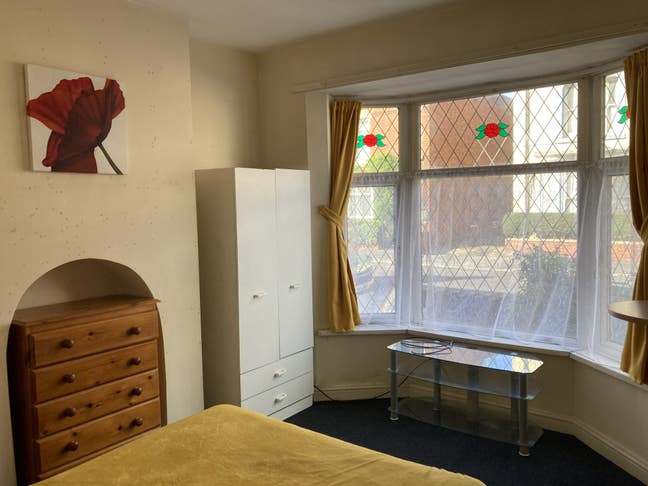 Double Room Fully Furn- All Bills Included  Main Photo