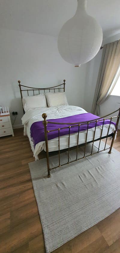 Spacious en-suite double room with country views Main Photo