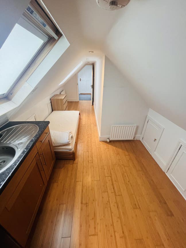 Single room own fridge/freezer 7 mins from station Main Photo