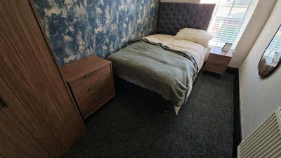 Room,BILLS INC,M30,Near transportest to city  Main Photo