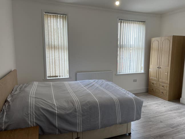 Refurbished room with en-suite to rent. Main Photo
