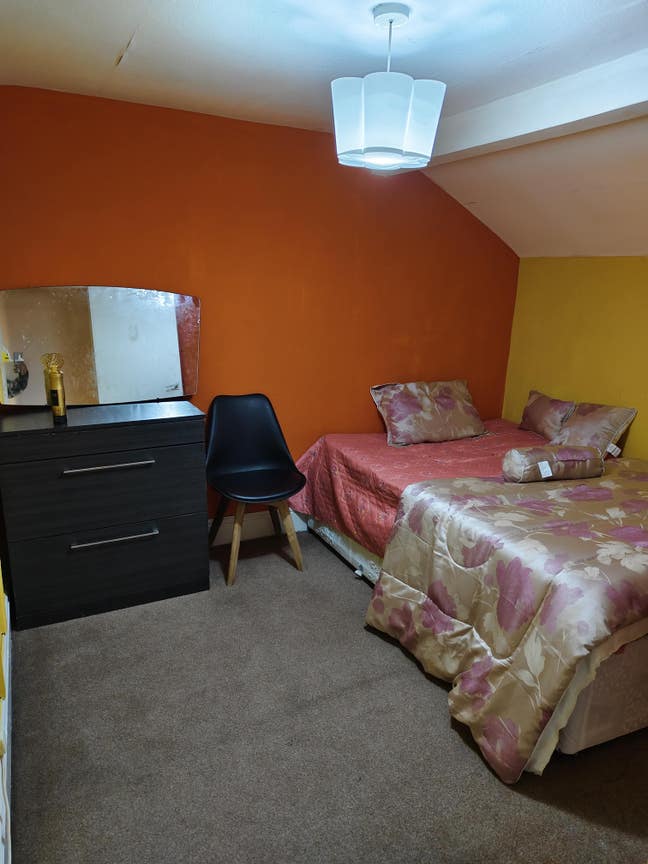 Single room available  Main Photo