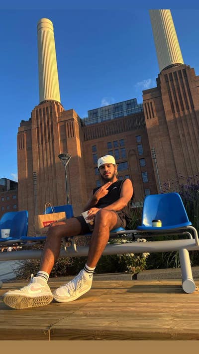 Professional couple seeking double room or studio Main Photo