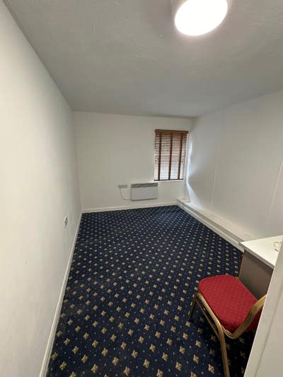 Room for Rent – Alton House Hotel Annex  Main Photo