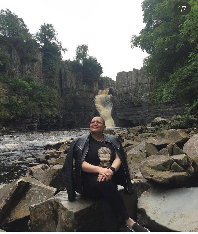 Female professional seeks a single or double room Main Photo