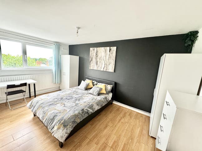 Double Living 2 Baths Cleaner Wifi All Bills Inc Main Photo