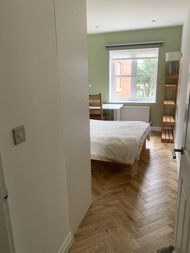 Cozy Double bedroom with Private Bathroom Main Photo