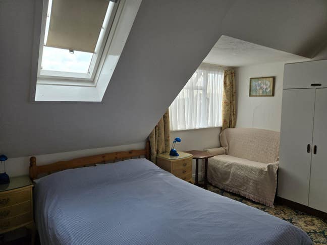 Furnished room for a Single person Main Photo
