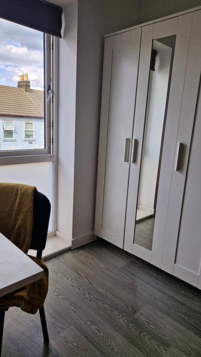 Clean, Modern Room with Ensuite - Gillingham!! Main Photo