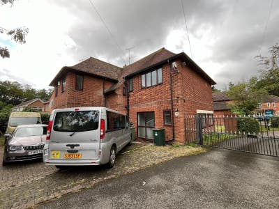 Spacious Walk-In Double Room with Ample Space CV5 Main Photo