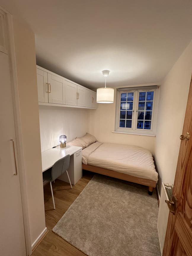 Cosy room, fully furnished, ready to move in  Main Photo