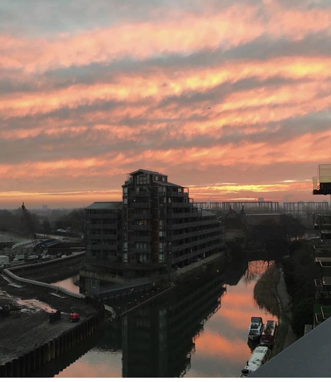 Beautiful top floor flat overlooking river Lea  Main Photo