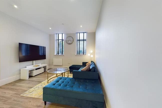 2 bed 2 bath modern flat available to rent Main Photo