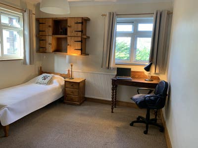 Ealing Common – A single room  in quite house Main Photo