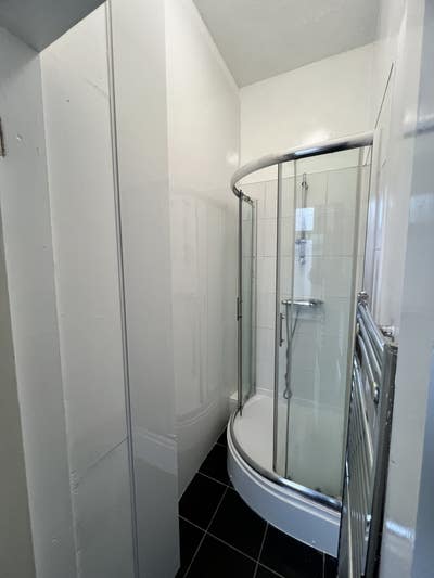 Large Room  in Friendly Shared House Main Photo