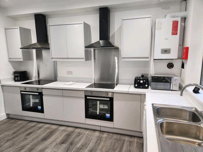 Newly Refurbished Professional Living  Main Photo